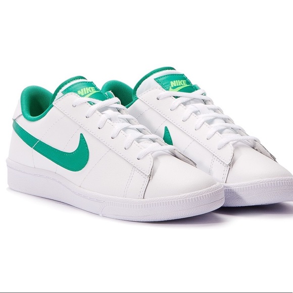 Nike Shoes - Nike GS Classic Tennis